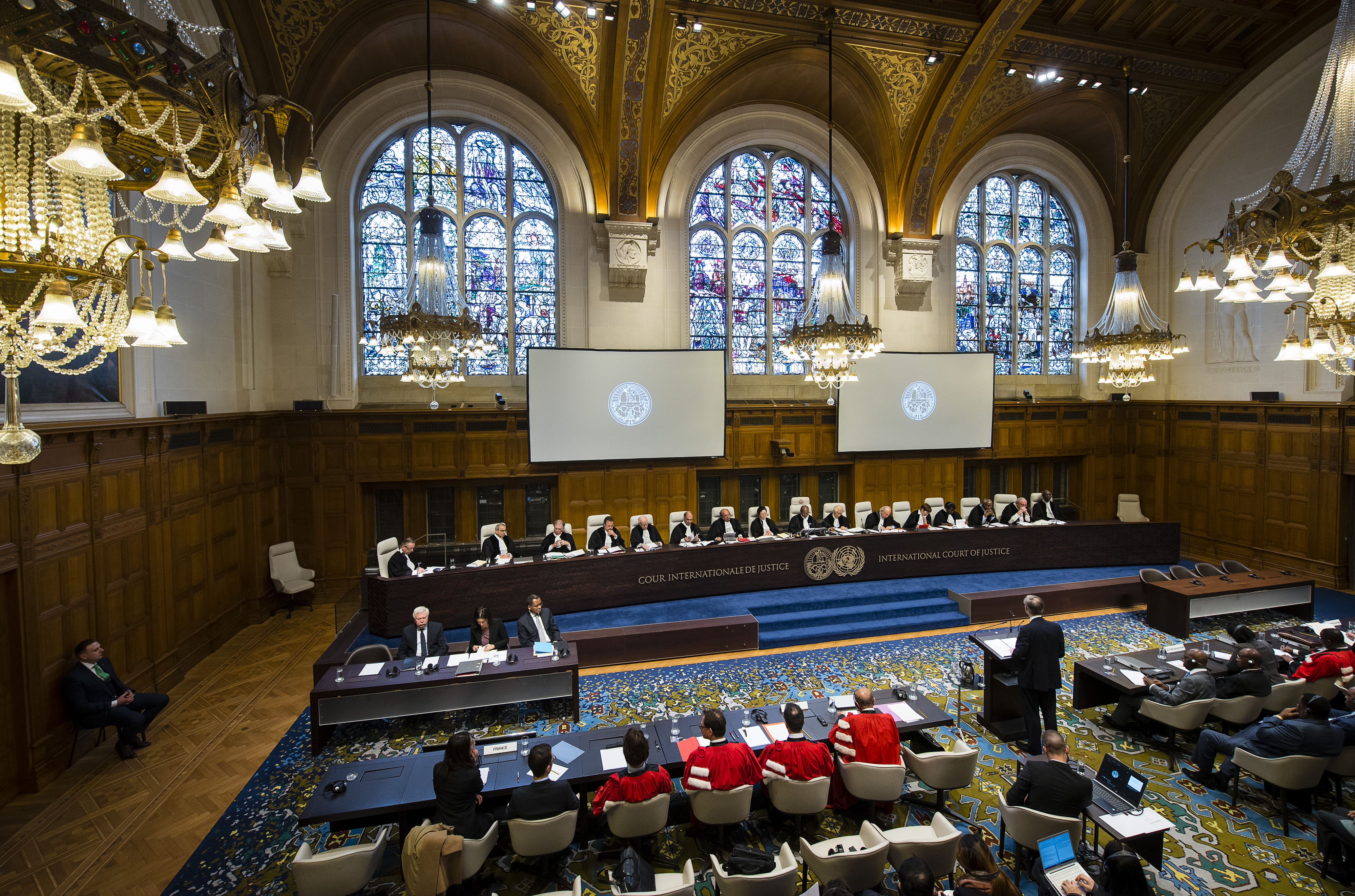 Международный суд оон признал. Международный суд. Международный суд ООН. Международный суд ООН эмблема. Международный суд ООН В Гааге символ.
