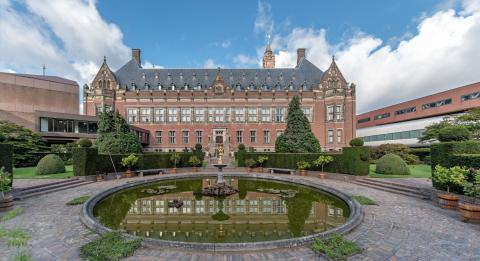 View of the back of the Peace Palace 