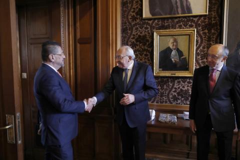 H.E. Mr. Rodrigo Chaves Robles, President of the Republic of Costa Rica, is welcomed by the Vice-President of the Court, H.E. Judge Kirill Gevorgian H.E. Mr. Rodrigo Chaves Robles, President of the Republic of Costa Rica, is welcomed by the Vice-President of the Court, H.E. Judge Kirill Gevorgian