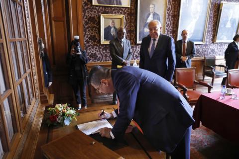 H.E. Mr. Rodrigo Chaves Robles, President of the Republic of Costa Rica, signs the Visitors’ Book of the Court H.E. Mr. Rodrigo Chaves Robles, President of the Republic of Costa Rica, signs the Visitors’ Book of the Court