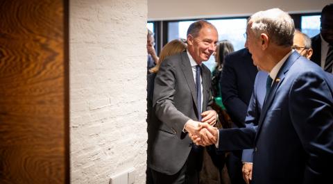HE Mr Philippe Gautier, Registrar of the International Court of Justice, greets HE Mr Marcelo Rebelo de Sousa, President of the Portuguese Republic Photograph: UN Photo/ICJ-CIJ/Frank van Beek. Courtesy of the ICJ. All rights reserved.